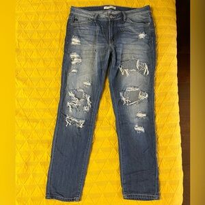 KanCan Straight leg distressed denim. Boyfriend style. Size 28.